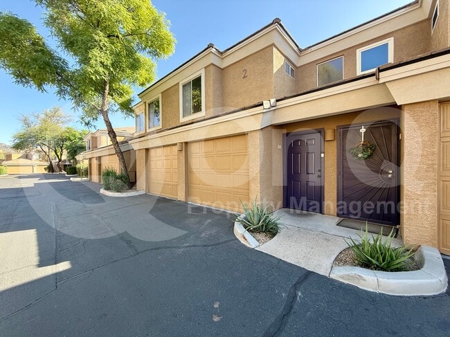 Building Photo - 1411 E Orangewood Ave