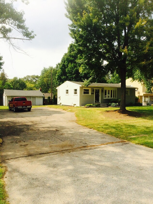 3600 Emmons Ave, Rochester Hills, MI 48307 House Rental in Rochester