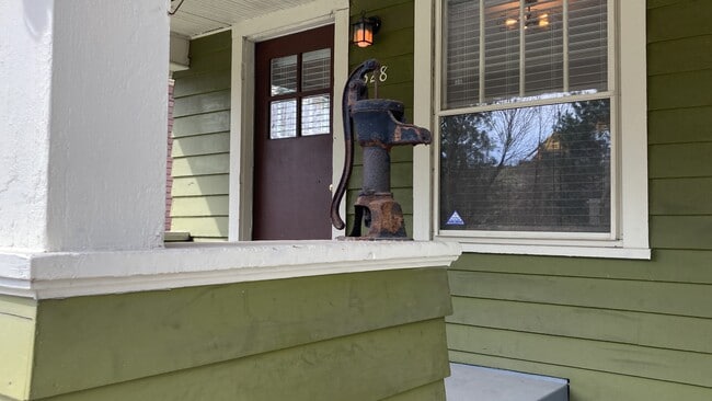 Photo - 328 E 12th St House