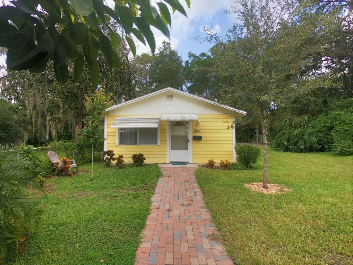 Foto principal - 1 Bed/1 Bath Rental in Lakeland between La...