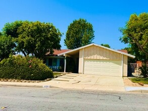 Building Photo - 4395 Avenida De Las Flores