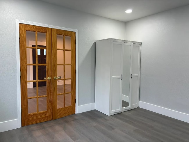 Foto del edificio - 1800 S 128th St