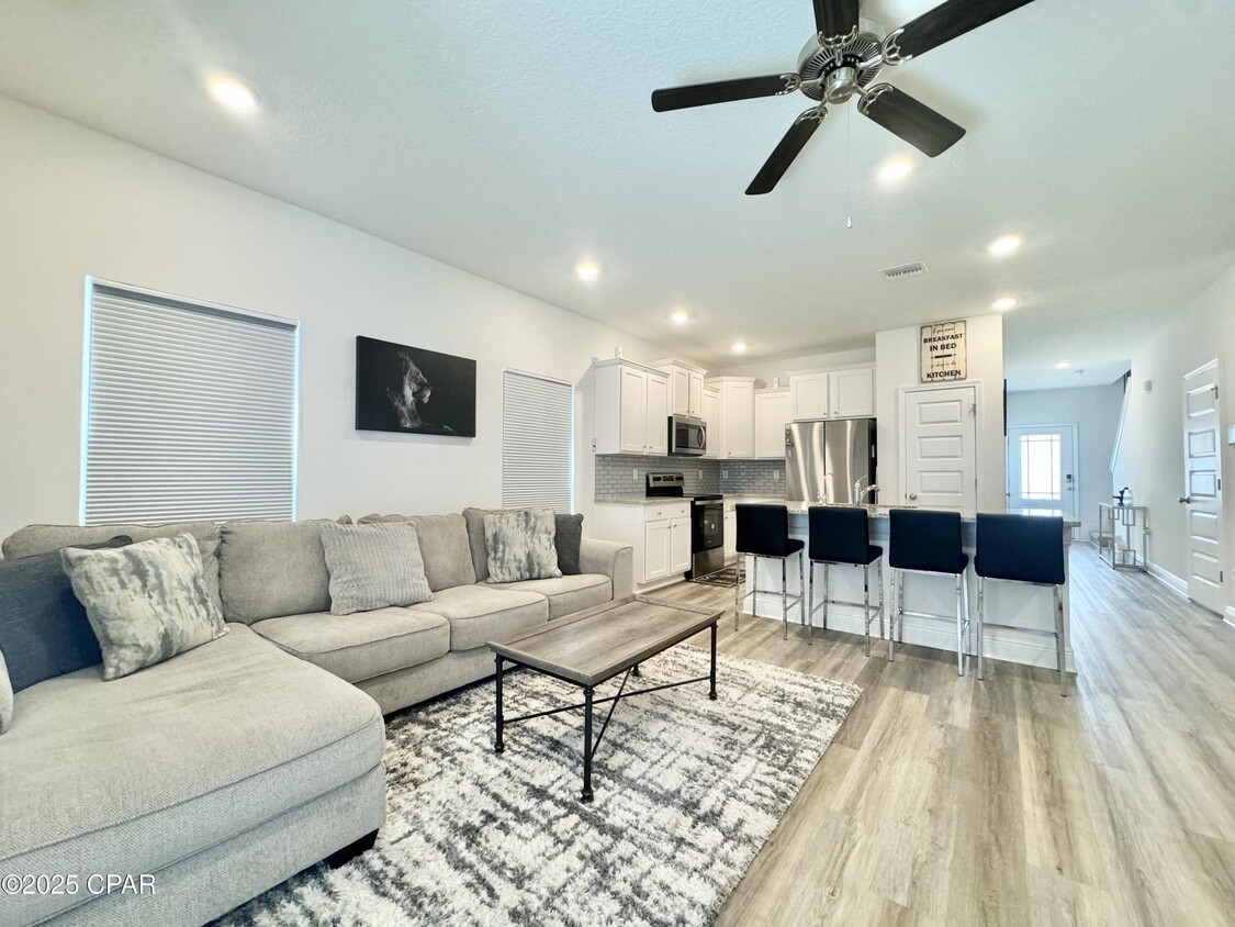 Primary Photo - 560 Melrose Wy