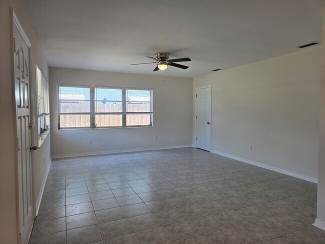 Foto del edificio - Marina District - 2 Bedroom 1 Bath