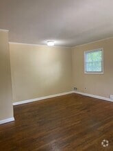 Building Photo - 155 E Cloverhurst Ave
