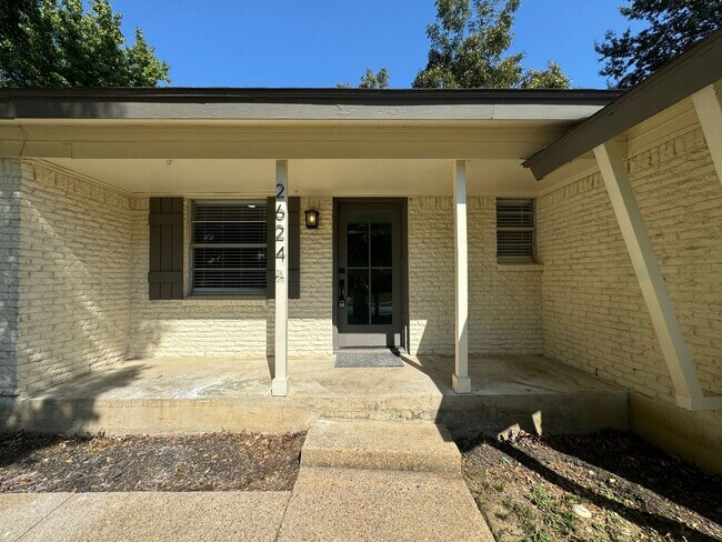 Foto del edificio - 2624 Woodlawn Dr