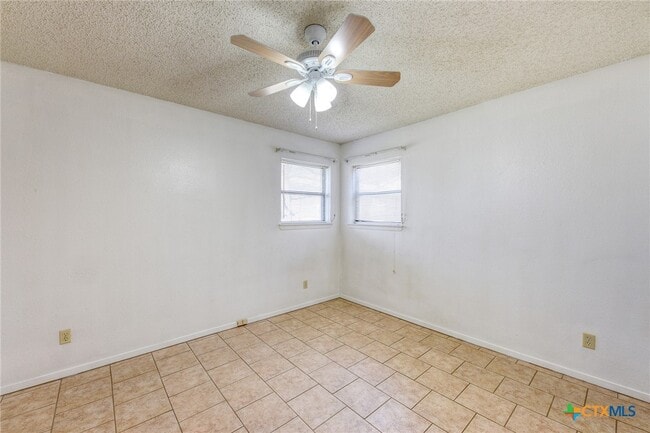 Building Photo - 818 Lois St