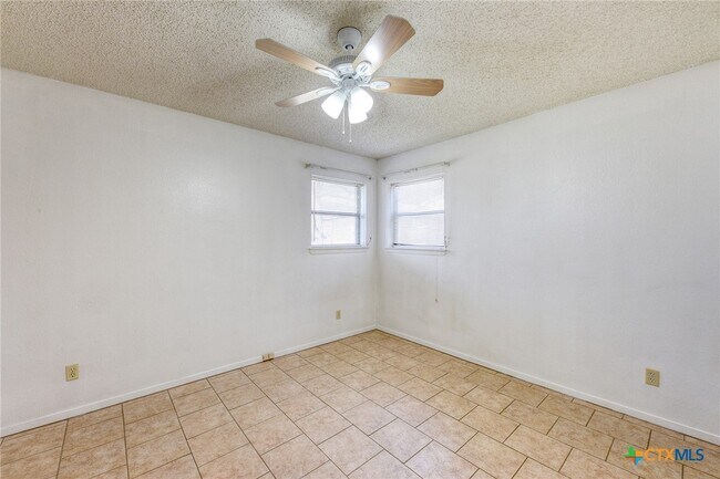 Foto del edificio - 818 Lois St