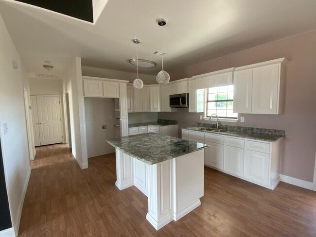 Building Photo - 815 Alexander Dr