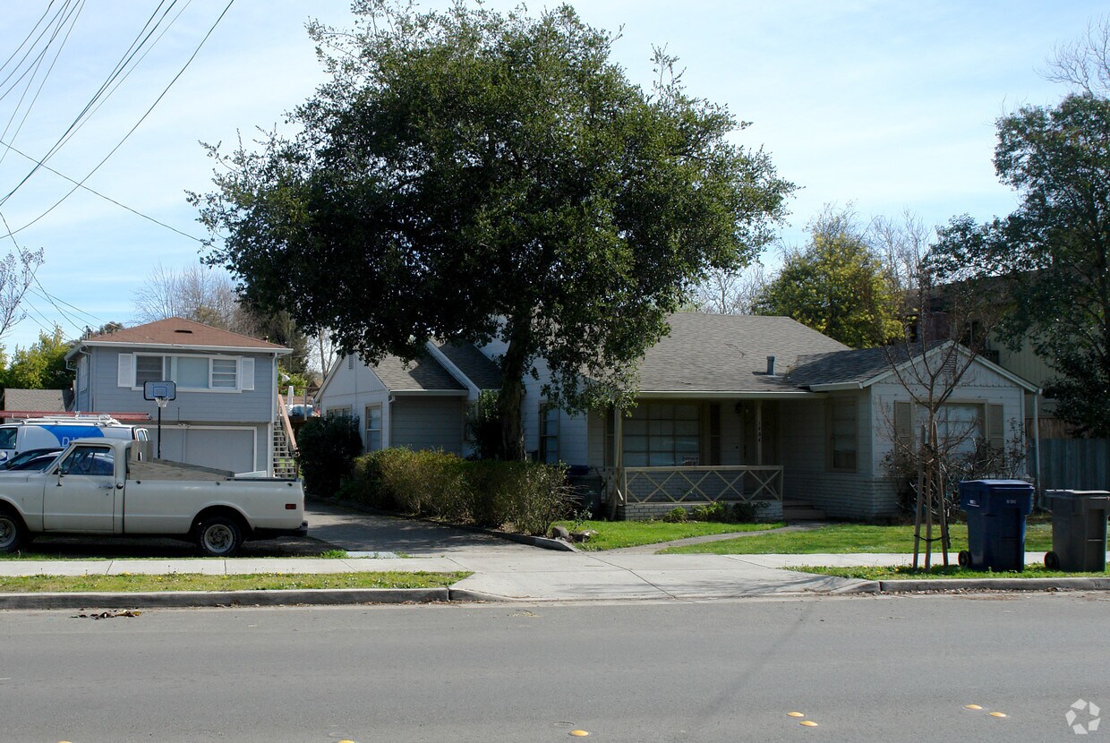 Building Photo - 1488 West Ave