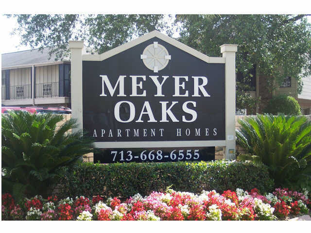 Entrada - Meyer Oaks