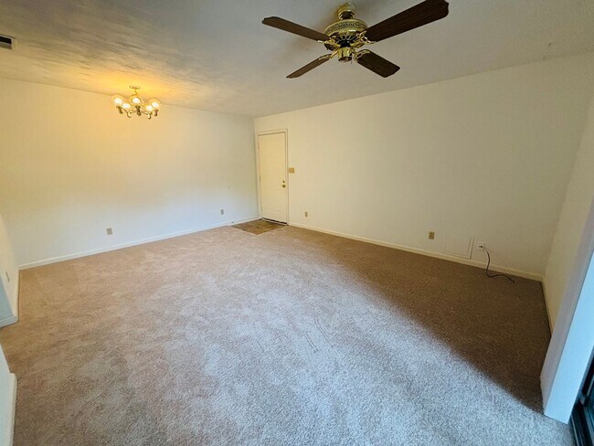 Foto del edificio - 3 Bedroom 2 Bath Condo