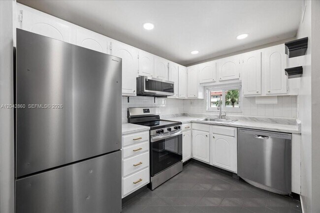 Foto del edificio - 800 S Hollybrook Dr