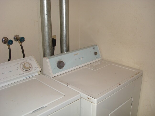 Washer/Dryer in unit ! - 8915 Hamline Ave N