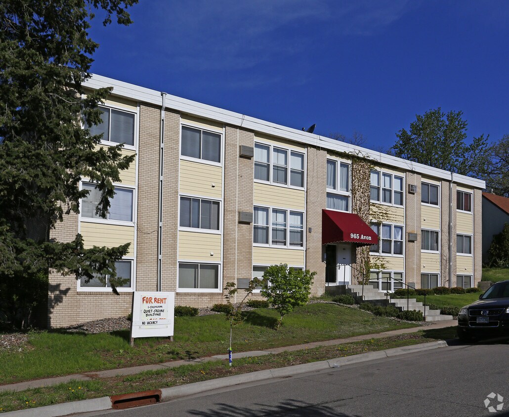 Building Photo - 965 Avon St N