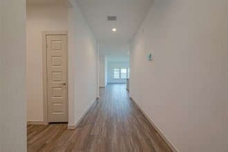 Building Photo - 29326 Red Rocks Pk Dr
