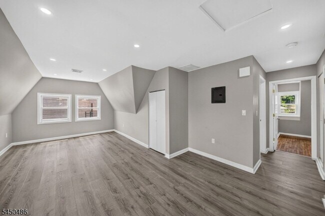 Foto del edificio - 467-469 Summer Avenue Unit 3