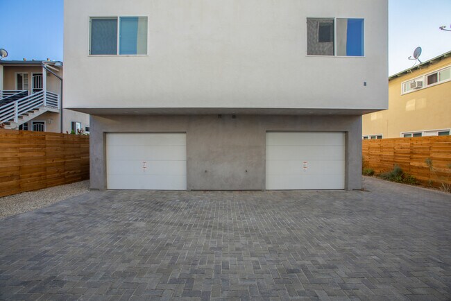 Foto del edificio - 11639 Burbank Blvd