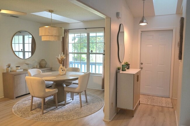 Foto del edificio - 12207 77th Pl N