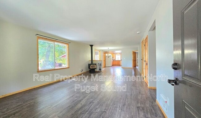 Building Photo - 4914 6th Ave NW