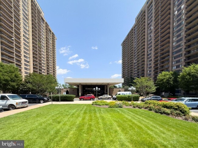 Foto del edificio - 3705 S George Mason Dr