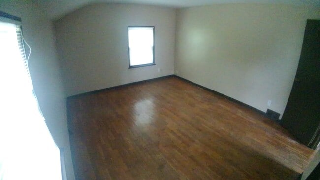 Bedroom in back of house - 2718 Roseland Ave
