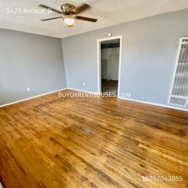 Building Photo - RENT is $995 + Pay $0 deposit at Move-In