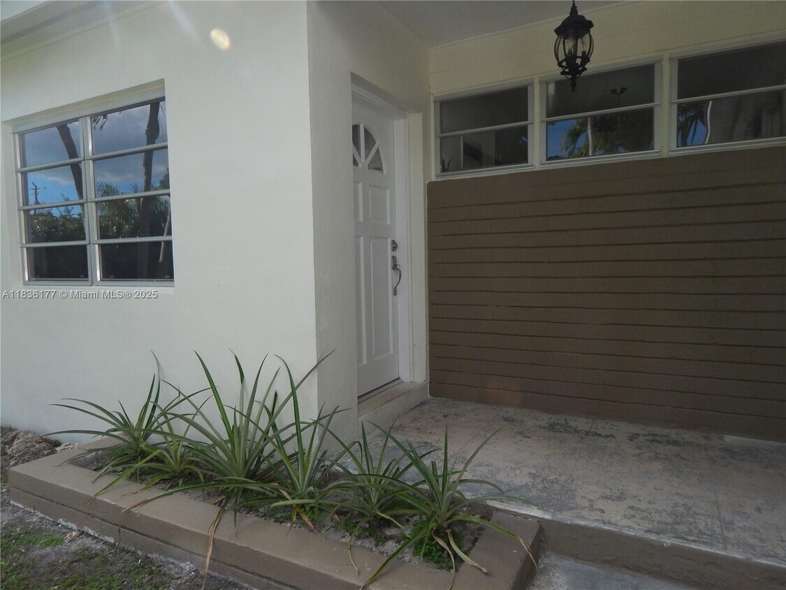 Foto principal - 7800 SW 69th Ave