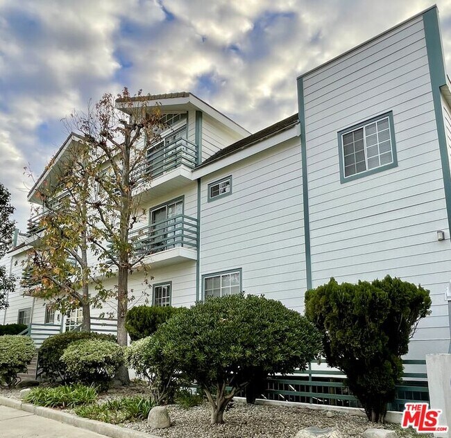 Foto del edificio - 11738 Mayfield Ave