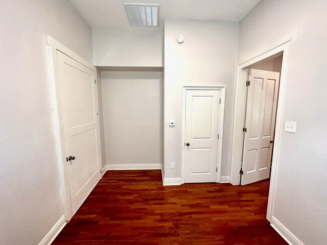 Building Photo - 1229 Saint Ferdinand St