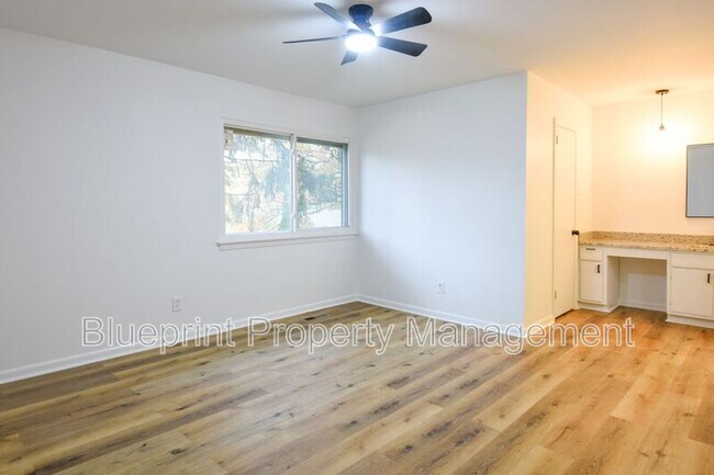 Foto del edificio - 6004 Cowin Dr NW