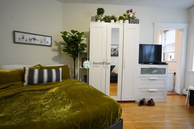 Building Photo - 78 Brainerd Rd