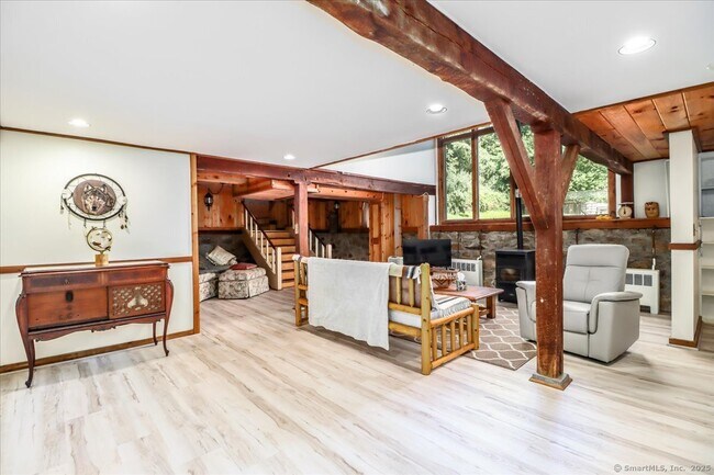 Foto del edificio - 155 Squash Hollow Rd