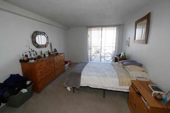 Extra Large Bedroom - 805 29th St