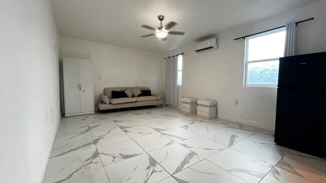 Photo - 7509 Lakeshore Dr Apartment