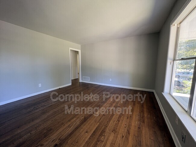Building Photo - 1221 Carol Cir