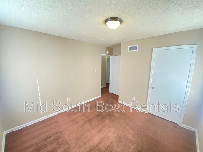 Foto del edificio - 395 Brockwood Cove