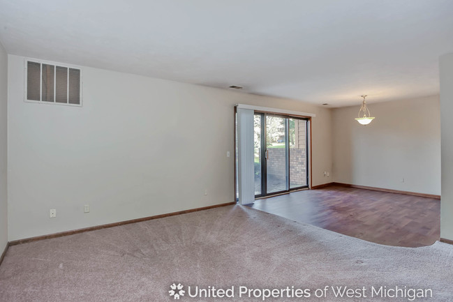 Building Photo - 6691 Boca Vista Dr NE