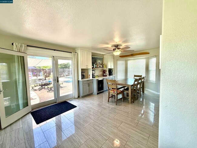 Foto del edificio - 319 Flagstone Ct