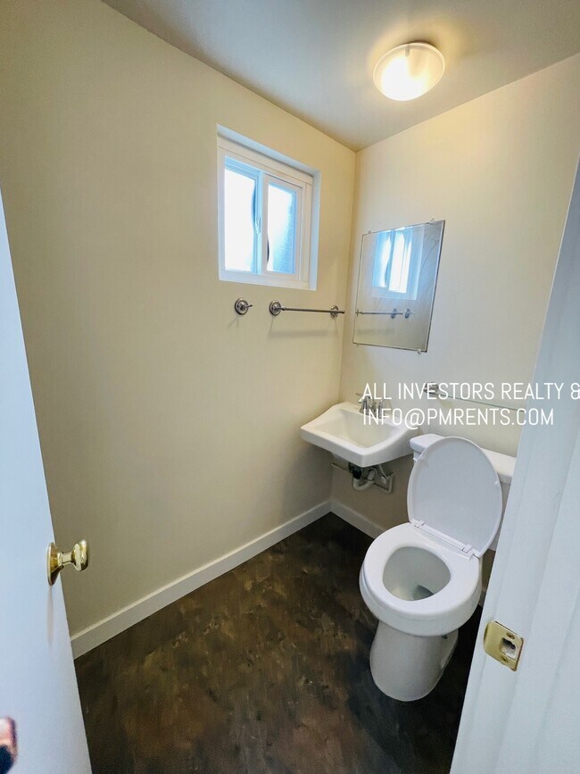Building Photo - 568 Hermes Ave
