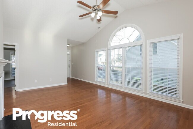 Foto del edificio - 905 Willow Ridge Dr