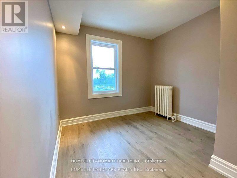 Photo du bâtiment - 2428 Bloor St W