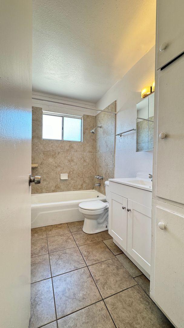 Building Photo - 3421 E Monte Vista Dr