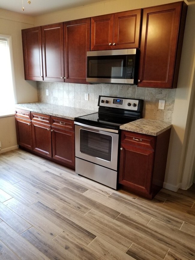 Building Photo - $1050 - 3 Bed, 1 Bath South Coatesville