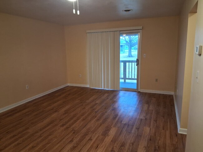 Building Photo - 2275 N Cable Rd