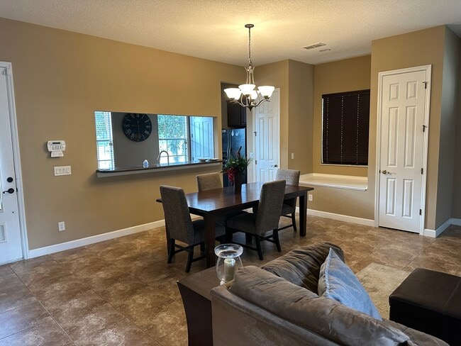 Foto del edificio - 1543 Fairview Cir