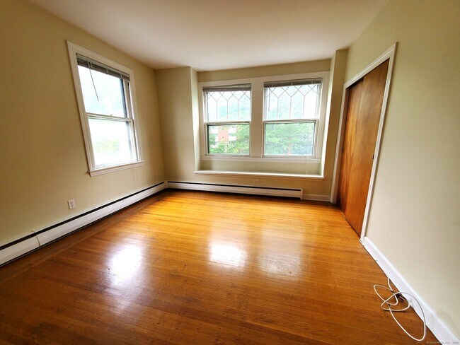 Building Photo - 561 Whitney Ave