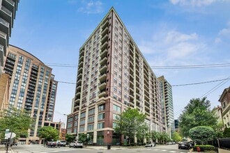 Building Photo - 451 W Huron St