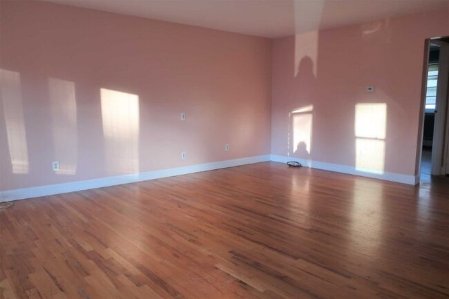 Building Photo - 250 Beechwood Ave