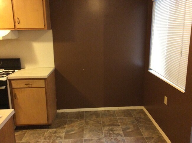 Foto del edificio - 343 100 N